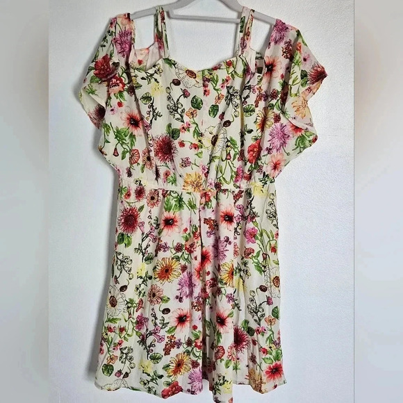 NWT‎ floral open shoulder mini dress with front button detail size large - Picture 2 of 7